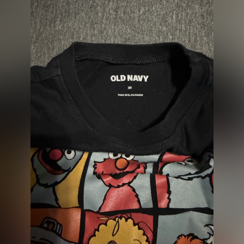 Old Navy - Sesame Street Black T-Shirt with Colorful Characters - Picture 2 of 3